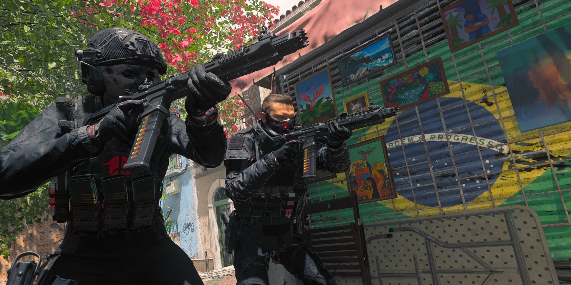 Operativos de Modern Warfare 3 Kotac apuntando con sus armas