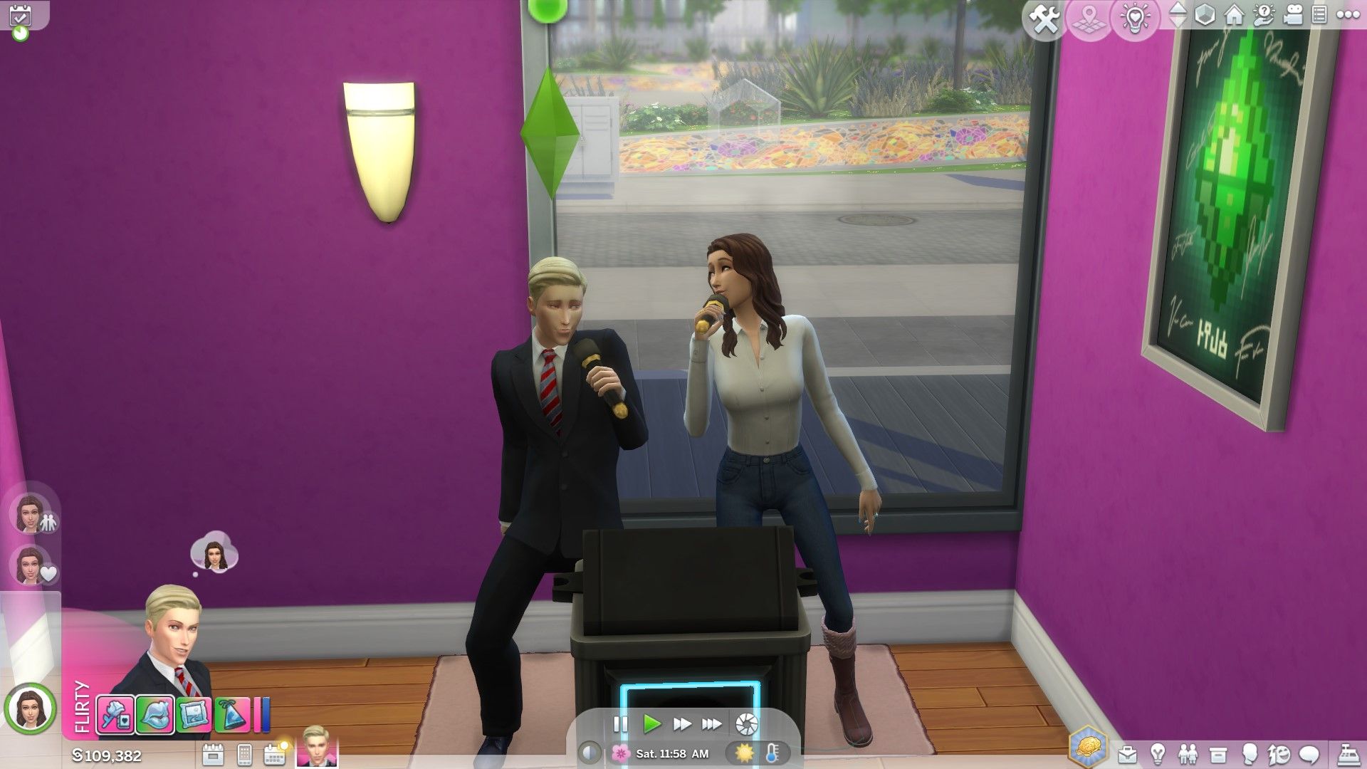 Los Sims 4: Dos Sims disfrutan de una noche de karaoke