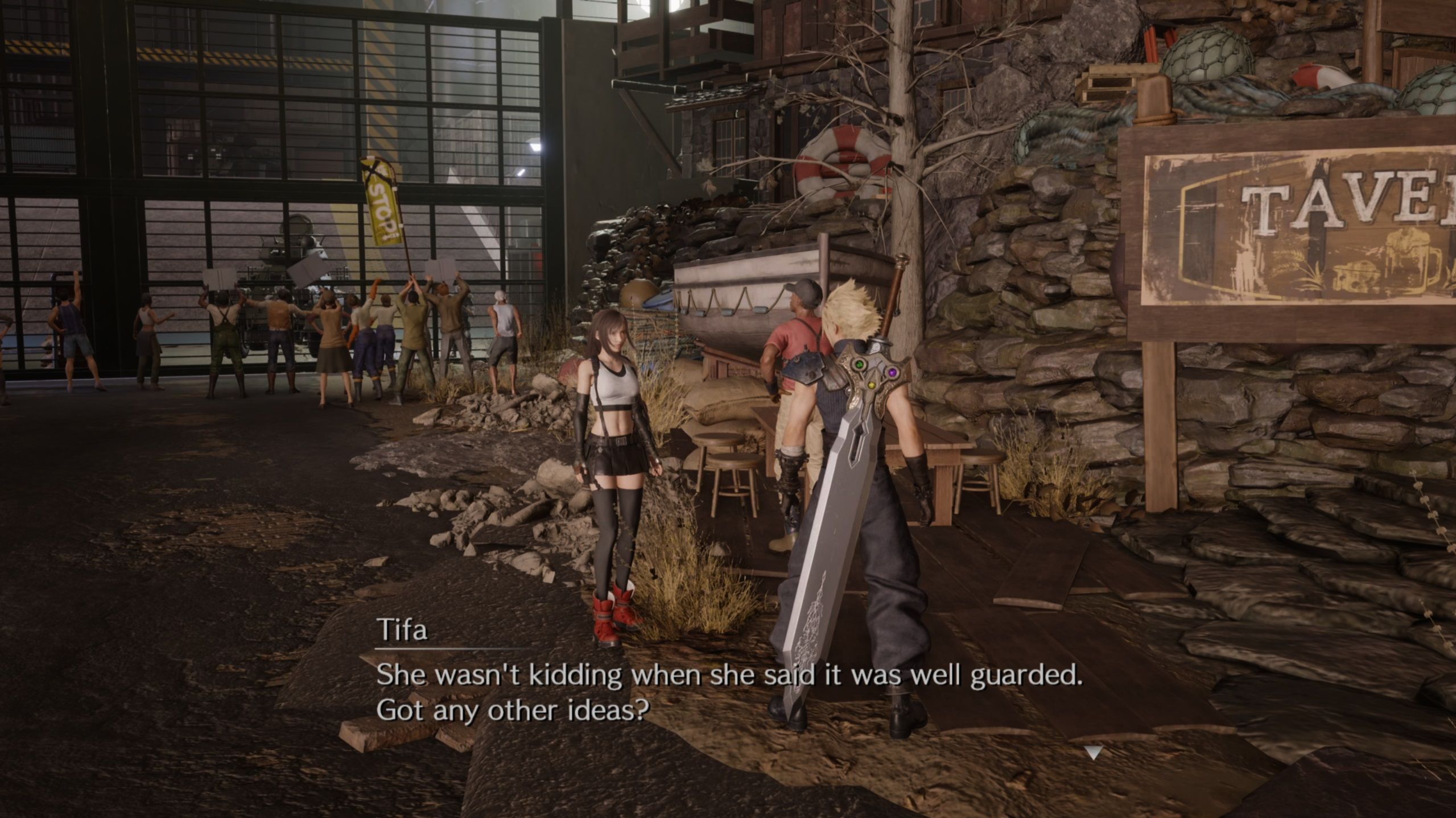 Tifa cerca de una multitud enojada en Junon en FF7 Rebirth