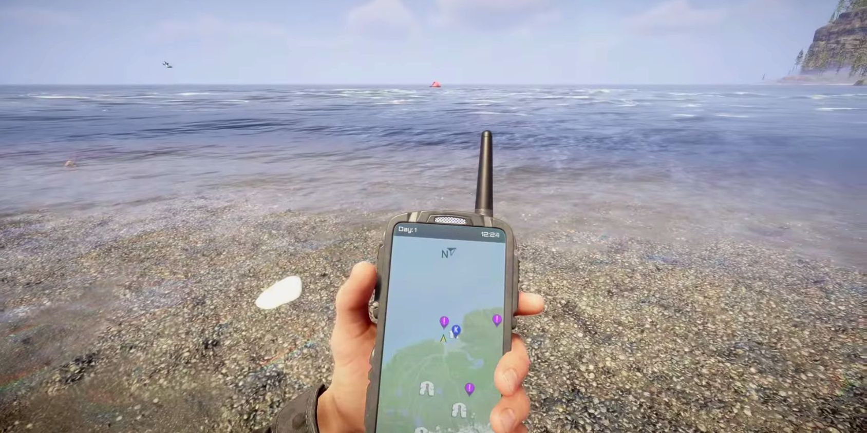 GPS mirando al océano con balsa a lo lejos desde Sons of the Forest