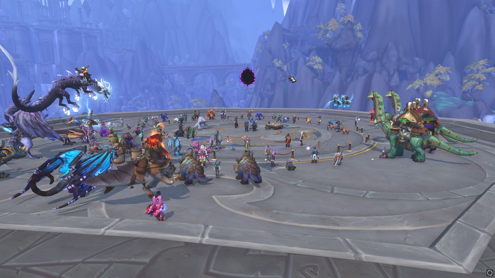 Los jugadores se reunieron alrededor de un portal emergente para el evento Hearthstone en World of Warcraft.