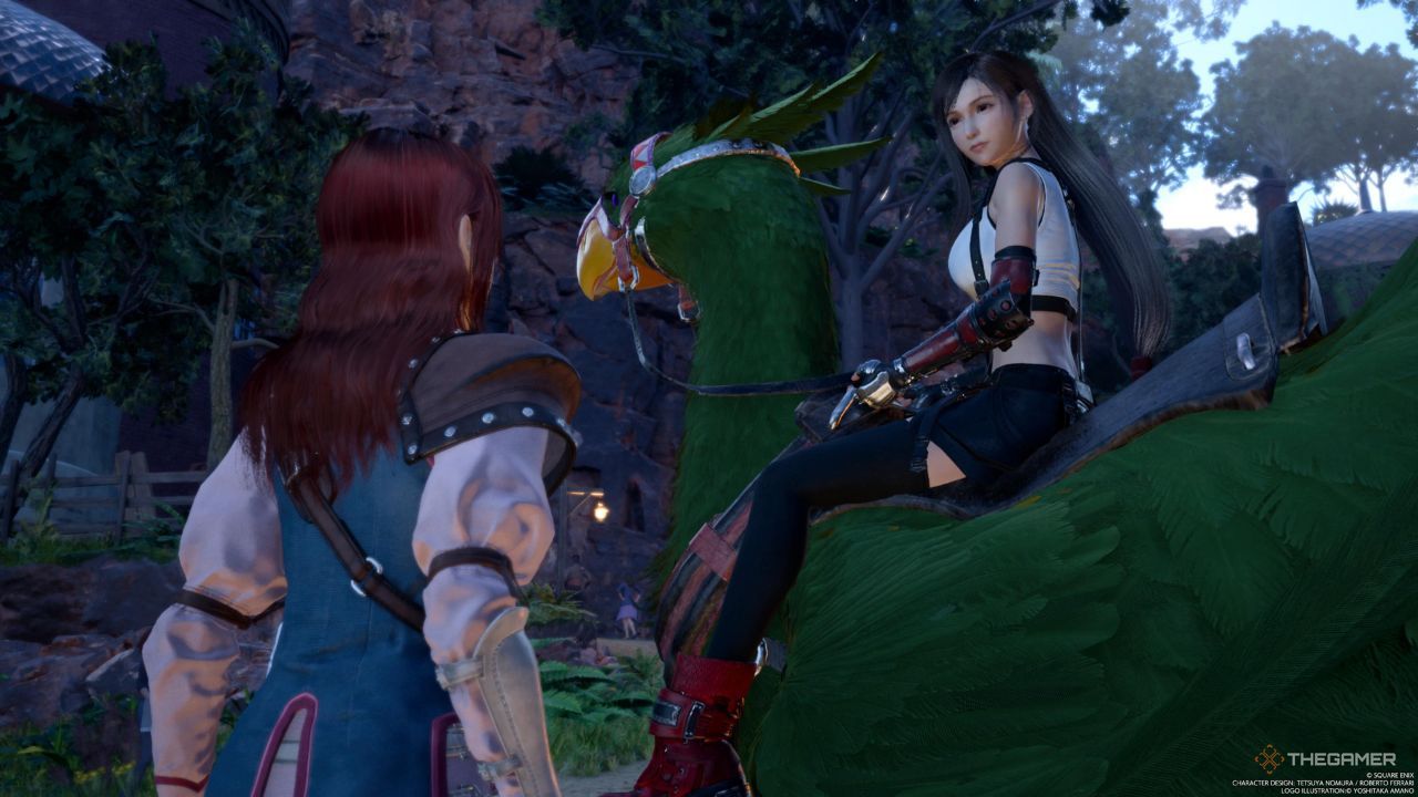 Tifa hablando con Cissnei mientras monta un Gongaga Chocobo en Final Fantasy 7 Rebirth.