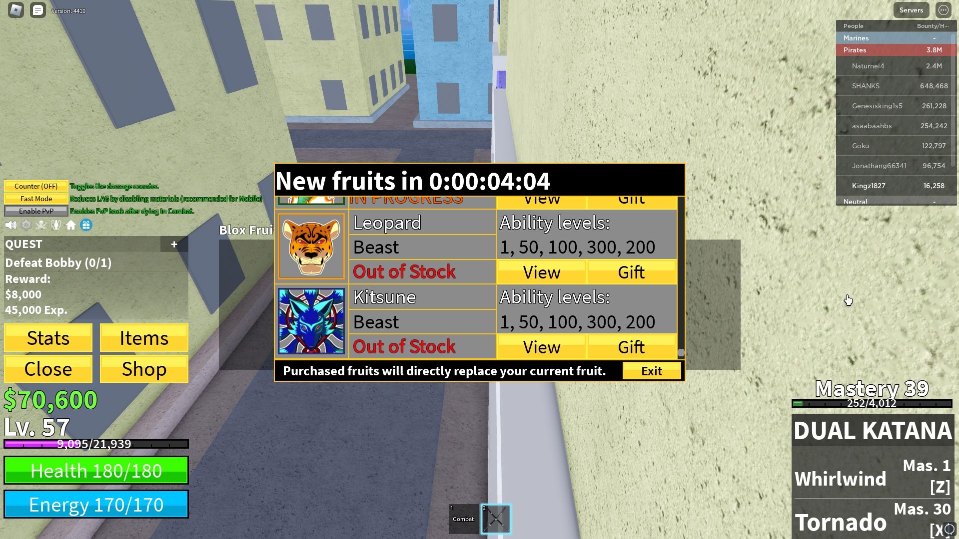 Esperando que Kitsune se reabastezca en Blox Fruit Dealer en Roblox