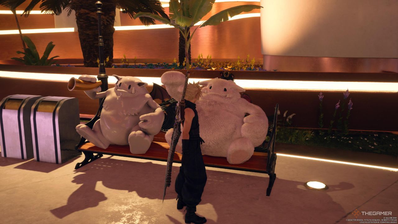 Cait Sith escondido detrás de su Moogle gigante en un banco cerca de Event Square en Final Fantasy 7 Rebirth.