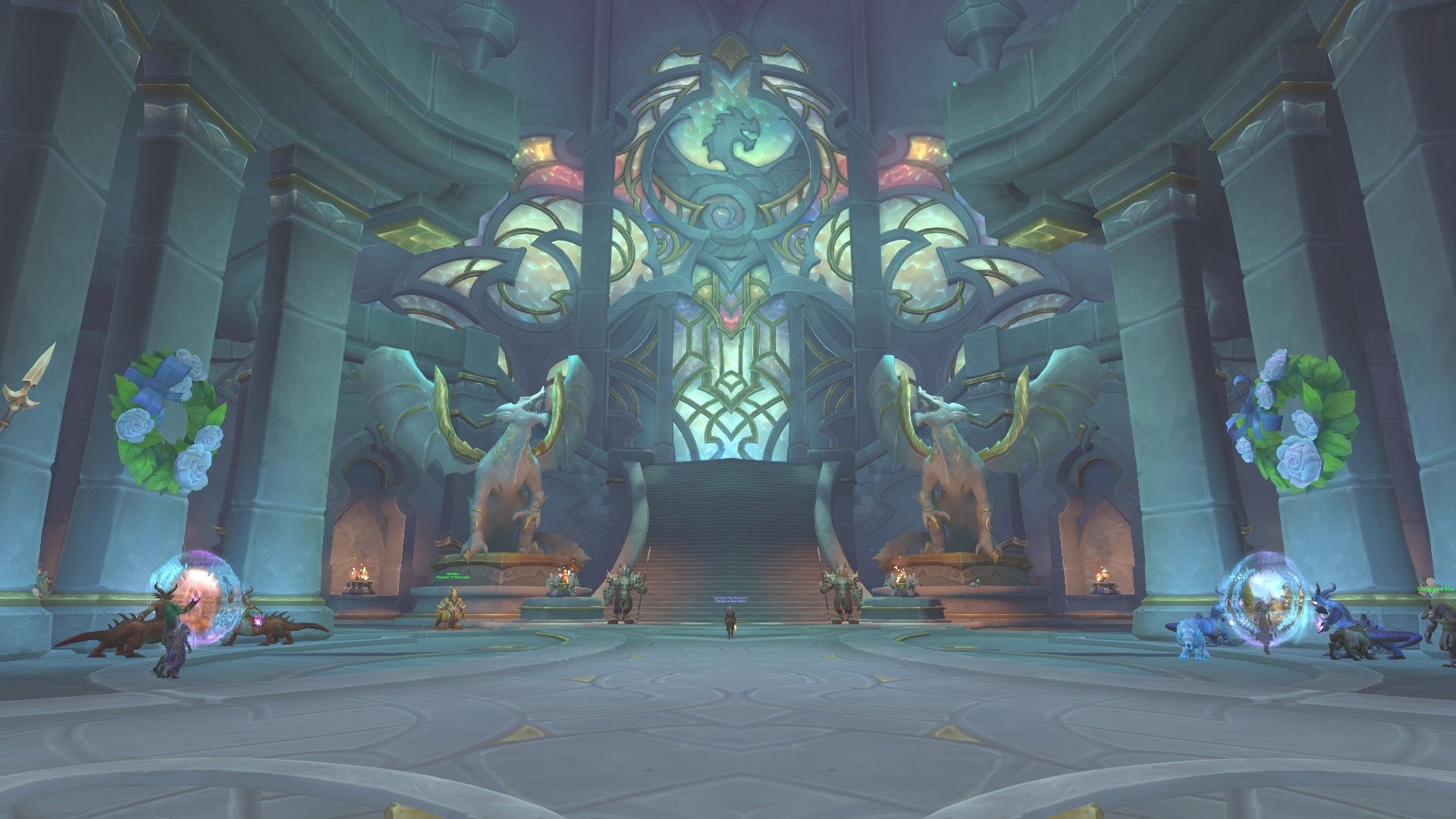 La base de la sede de los aspectos en Valdrakken, con el portal a Orgrimmar a la izquierda y el portal a la ciudad de Ventormenta a la derecha.
