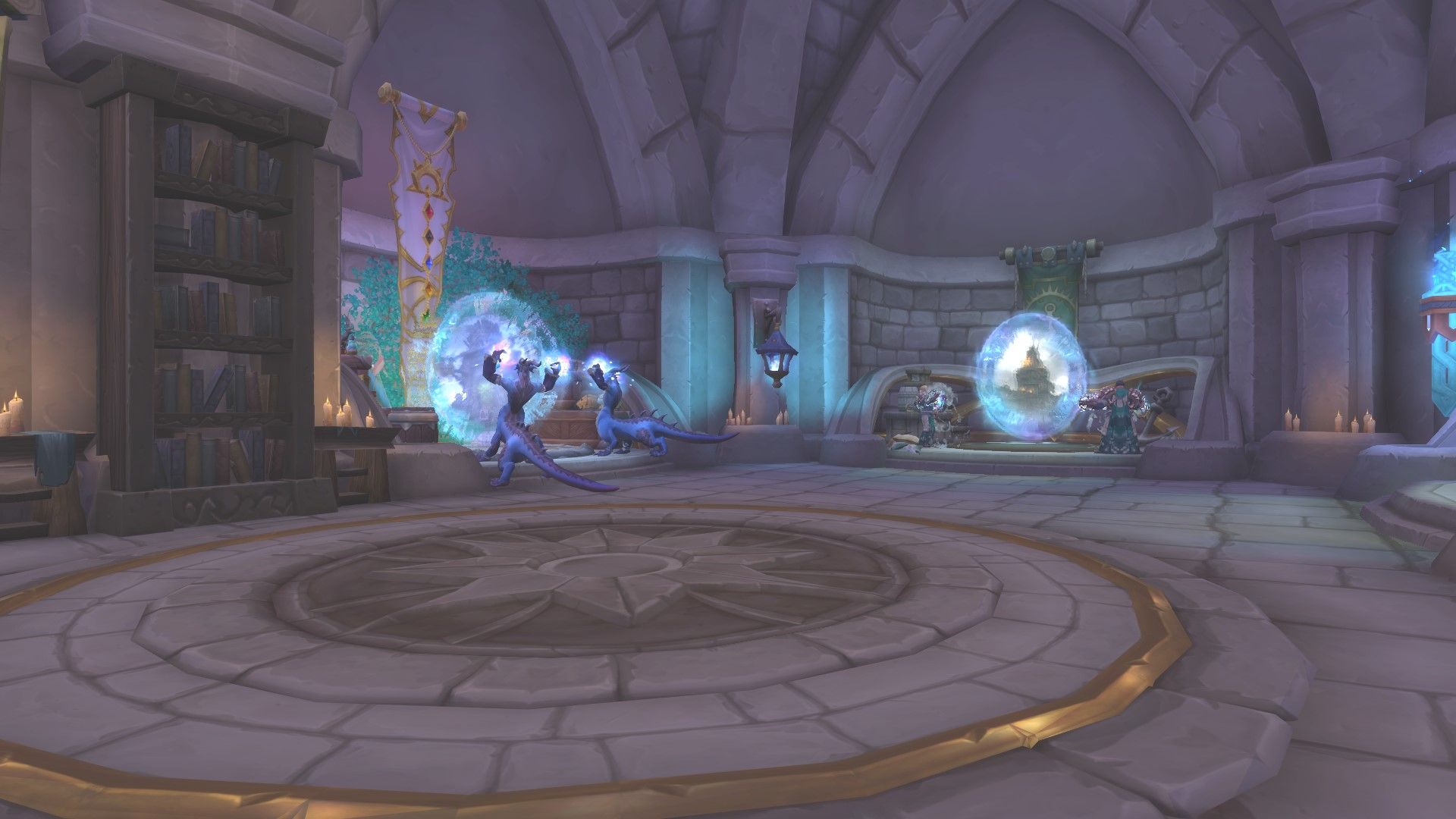 La esquina de la Sala del Portal de la Ciudad de Ventormenta donde se encuentran los portales Valdrakken y Boralus, flanqueada por engendros de dragones azules y guardianes del portal mareasage.