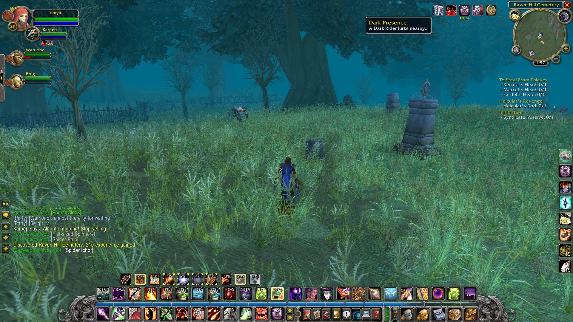 un brujo no-muerto en el cementerio de Raven Hill en Twilightwood, afectado con el beneficio de presencia oscura, que se encuentra sobre el cursor en la parte superior derecha de la pantalla.