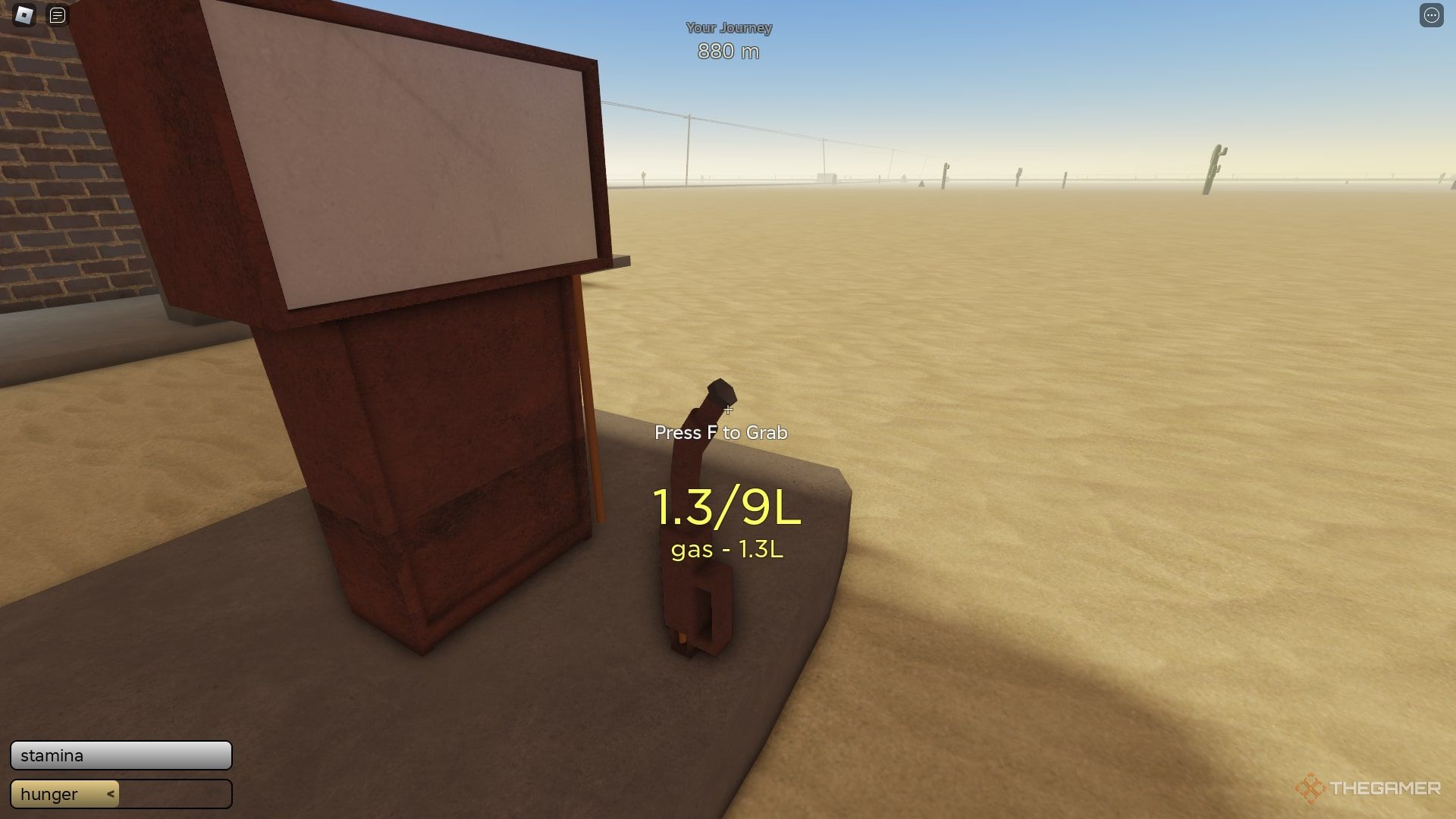Una gasolinera con un surtidor de gasolina en The Dusty Trip en Roblox.