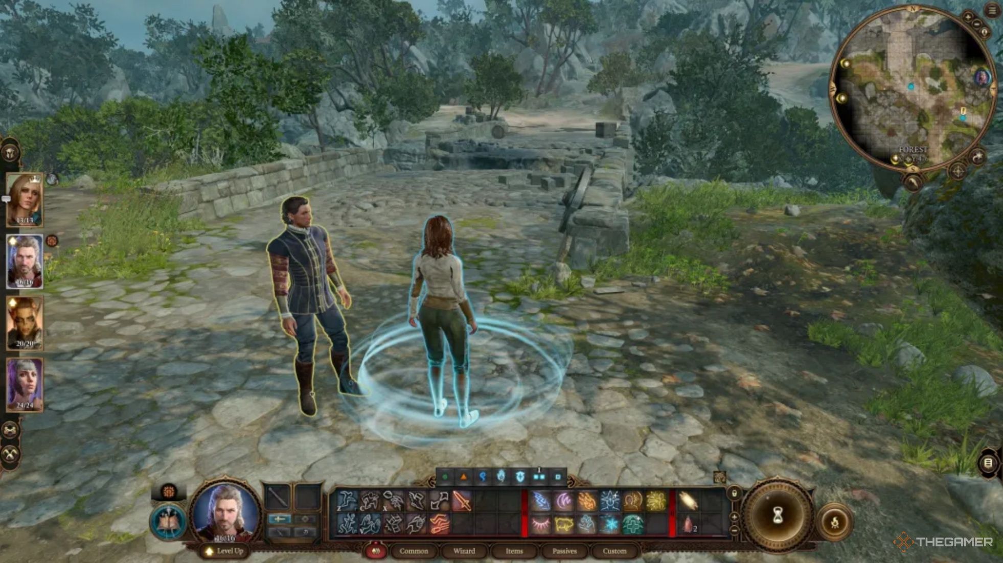 Tav y Raphael parados uno al lado del otro al comienzo de un puente de piedra roto en Baldur's Gate 3.