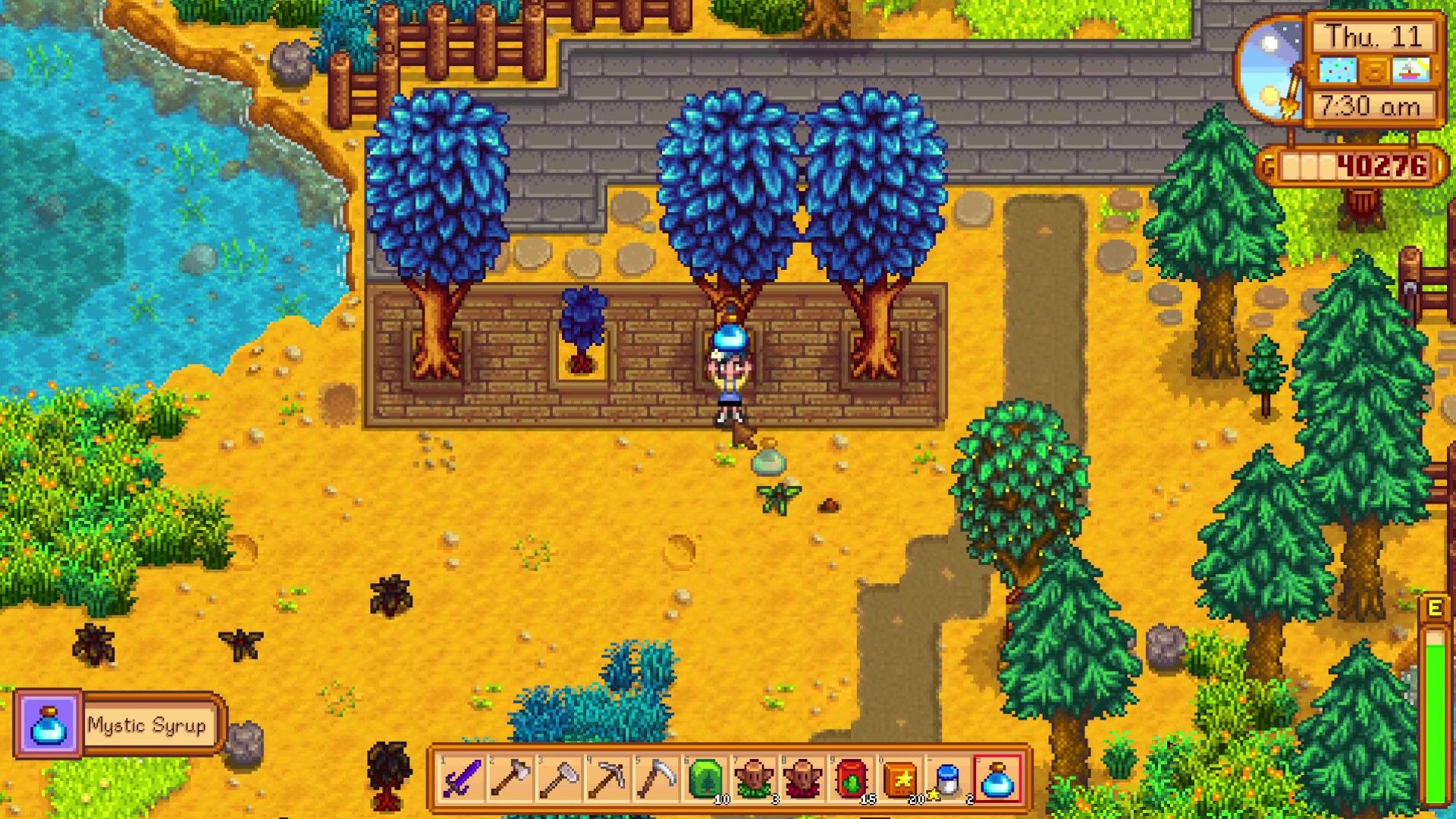 Jugador de Stardew Valley sosteniendo Mystic Syrup.