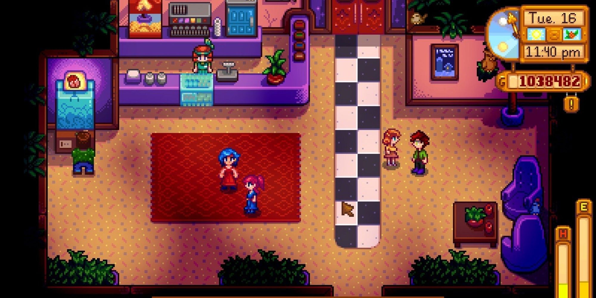 Sala de cine adentro con Player, Penny, Emily y Sandy.