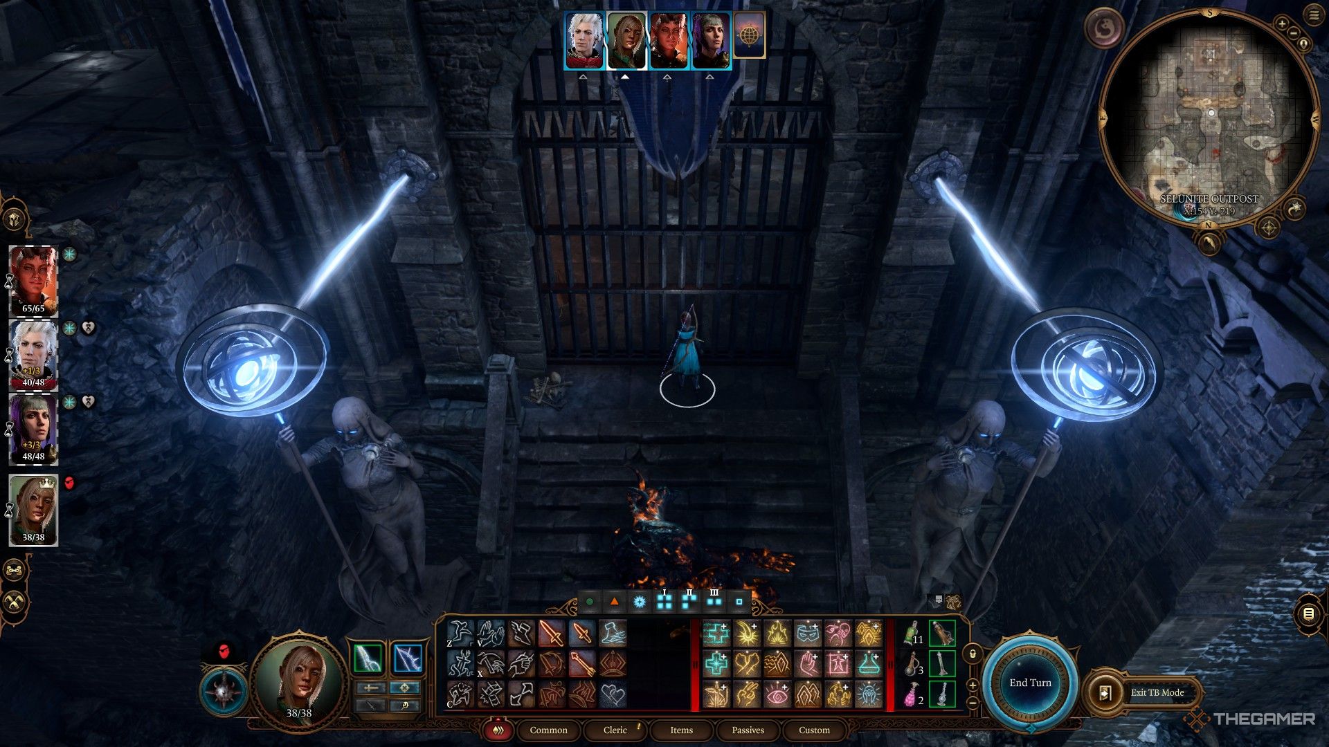 Tav parado frente a una puerta de hierro custodiada por una luz azul brillante en Baldur's Gate 3.