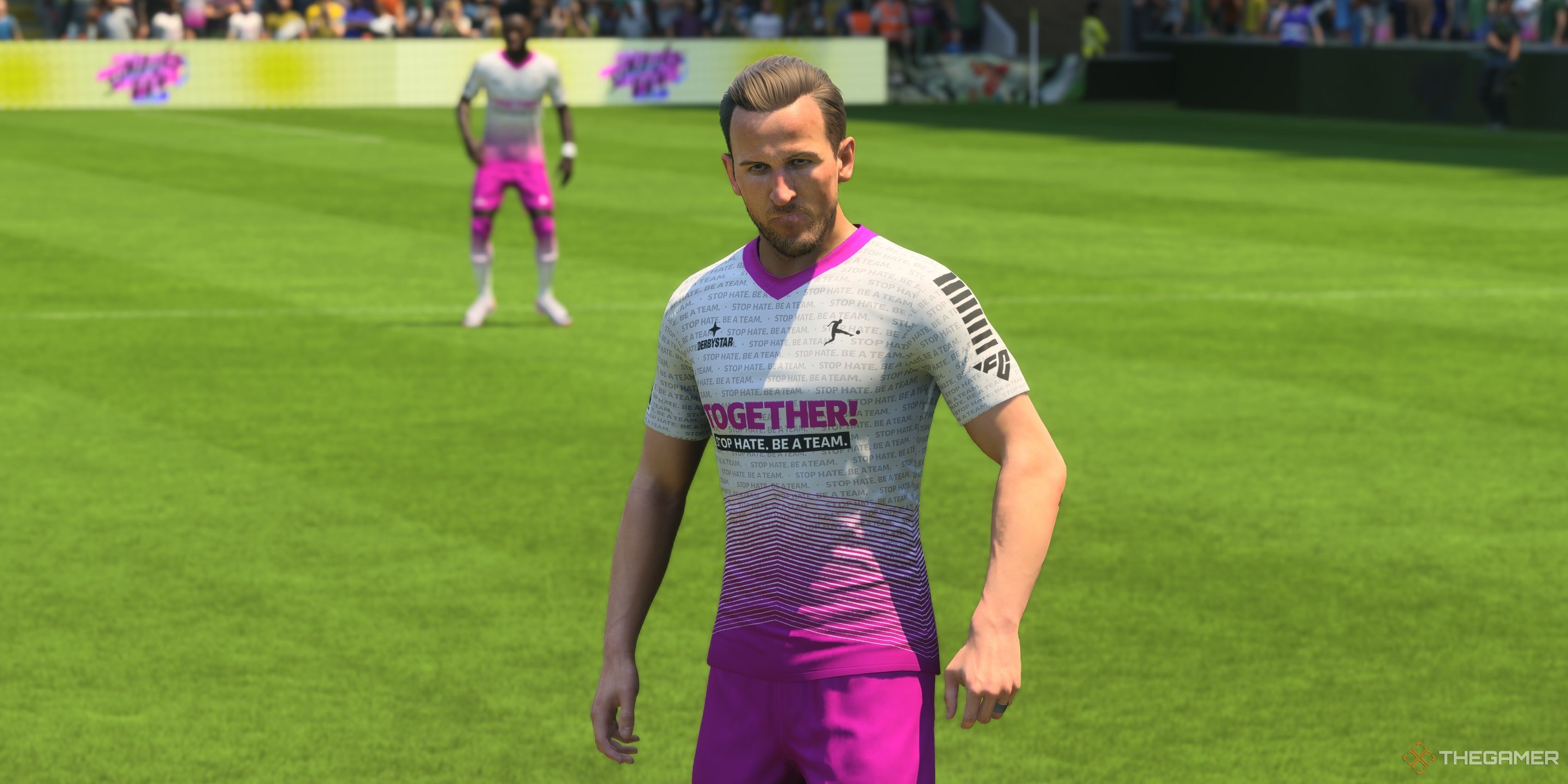 Harry Kane se para ante un tiro libre en EA Sports FC 24.