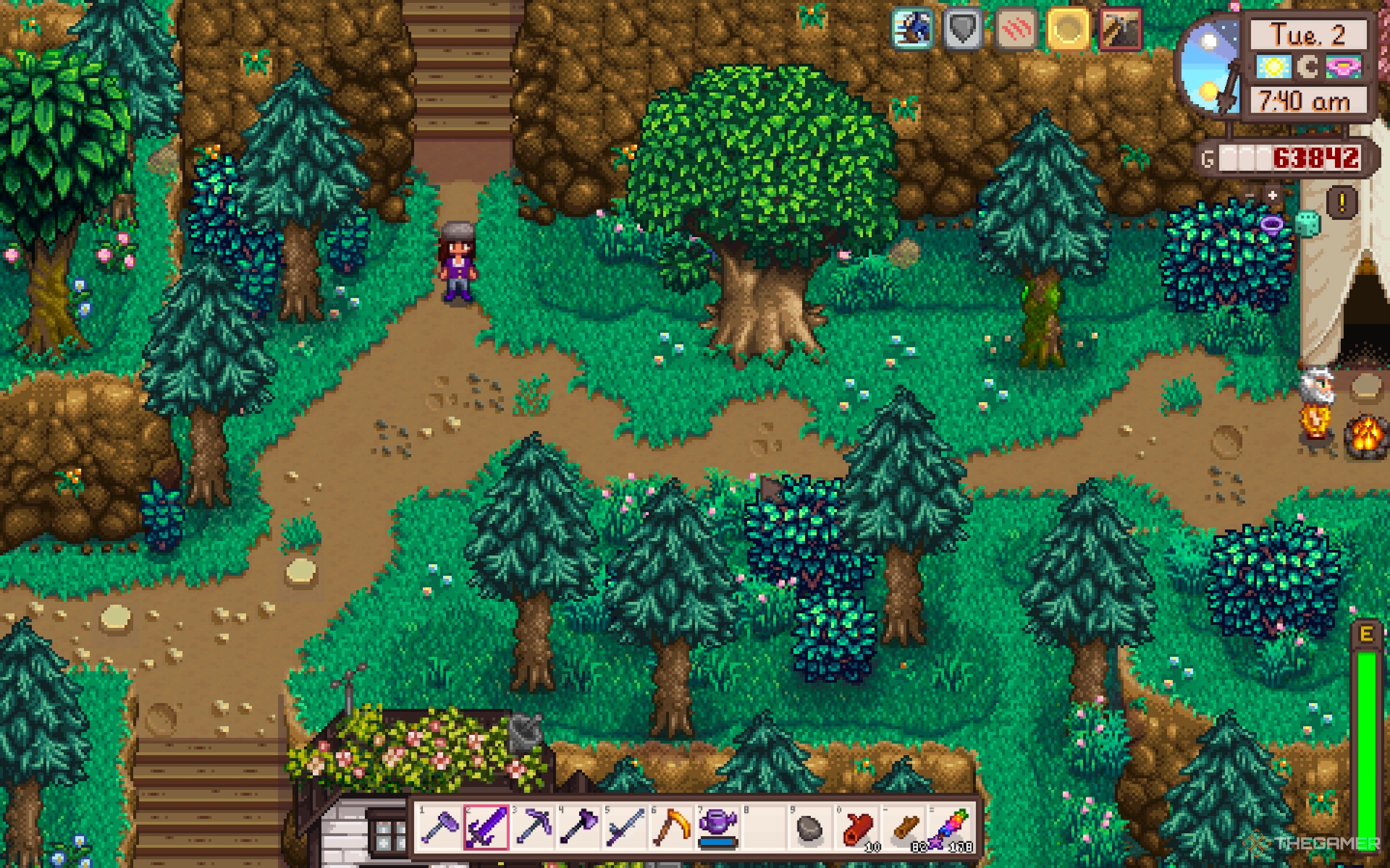 Granjero de Stardew Valley parado en la abertura en las montañas que conduce al spa y a las vías del tren