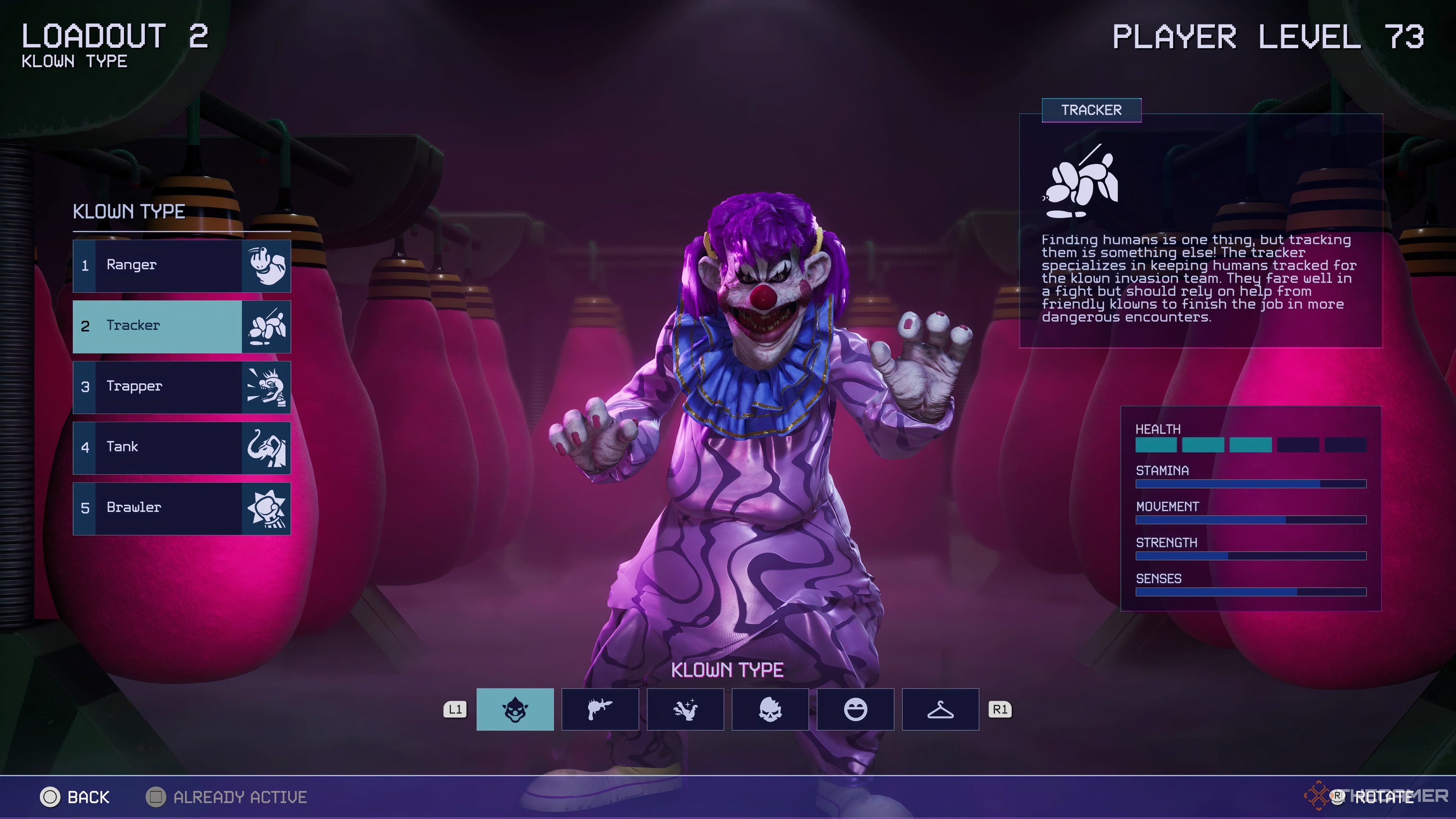 Cambiando el equipamiento del payaso en Killer Klowns From Outer Space: The Game.
