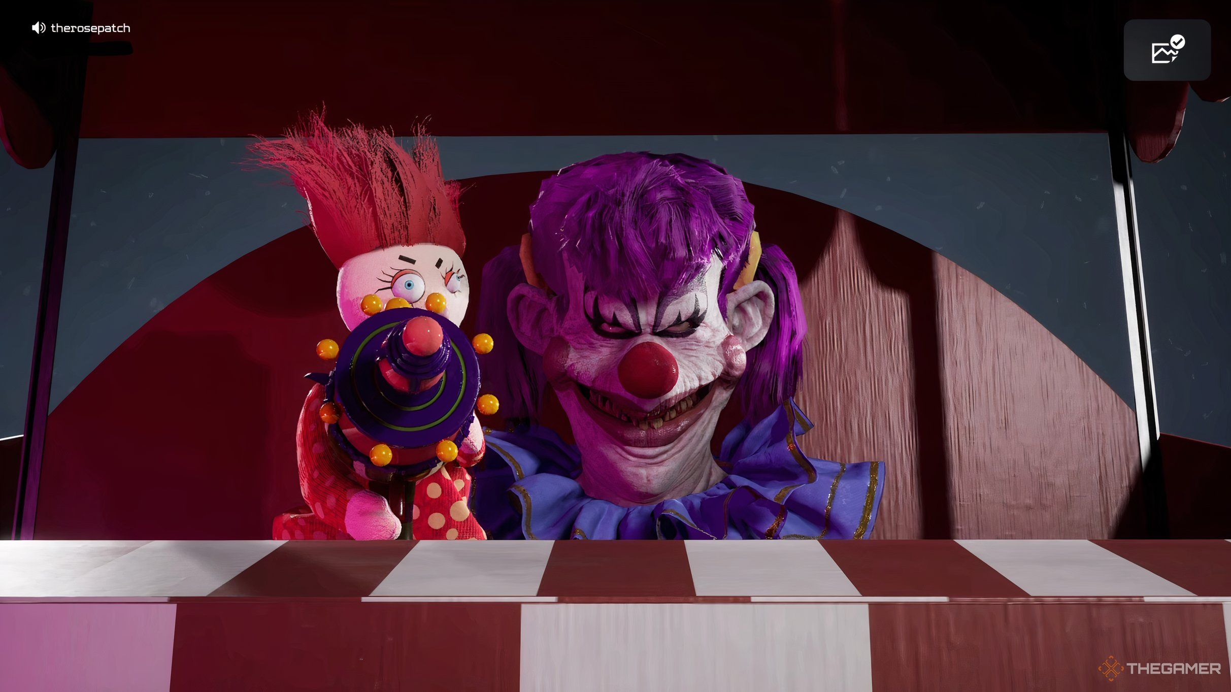Payaso sosteniendo un títere detrás del teatro de títeres y mirando al humano en Killer Klowns From Outer Space.