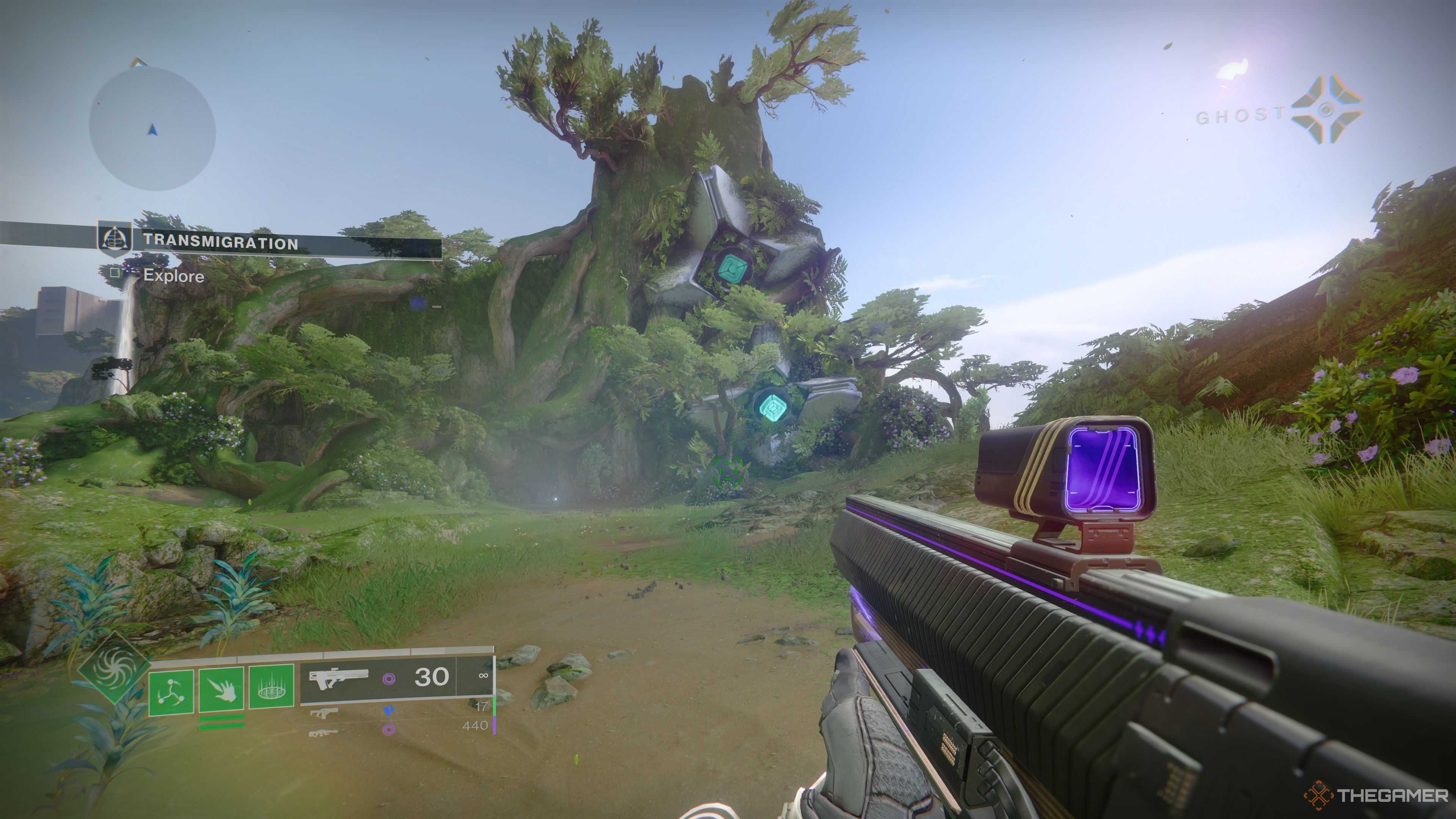 Un fantasma gigante en el terreno durante la misión de Transmigración en Destiny 2: The Final Shape.
