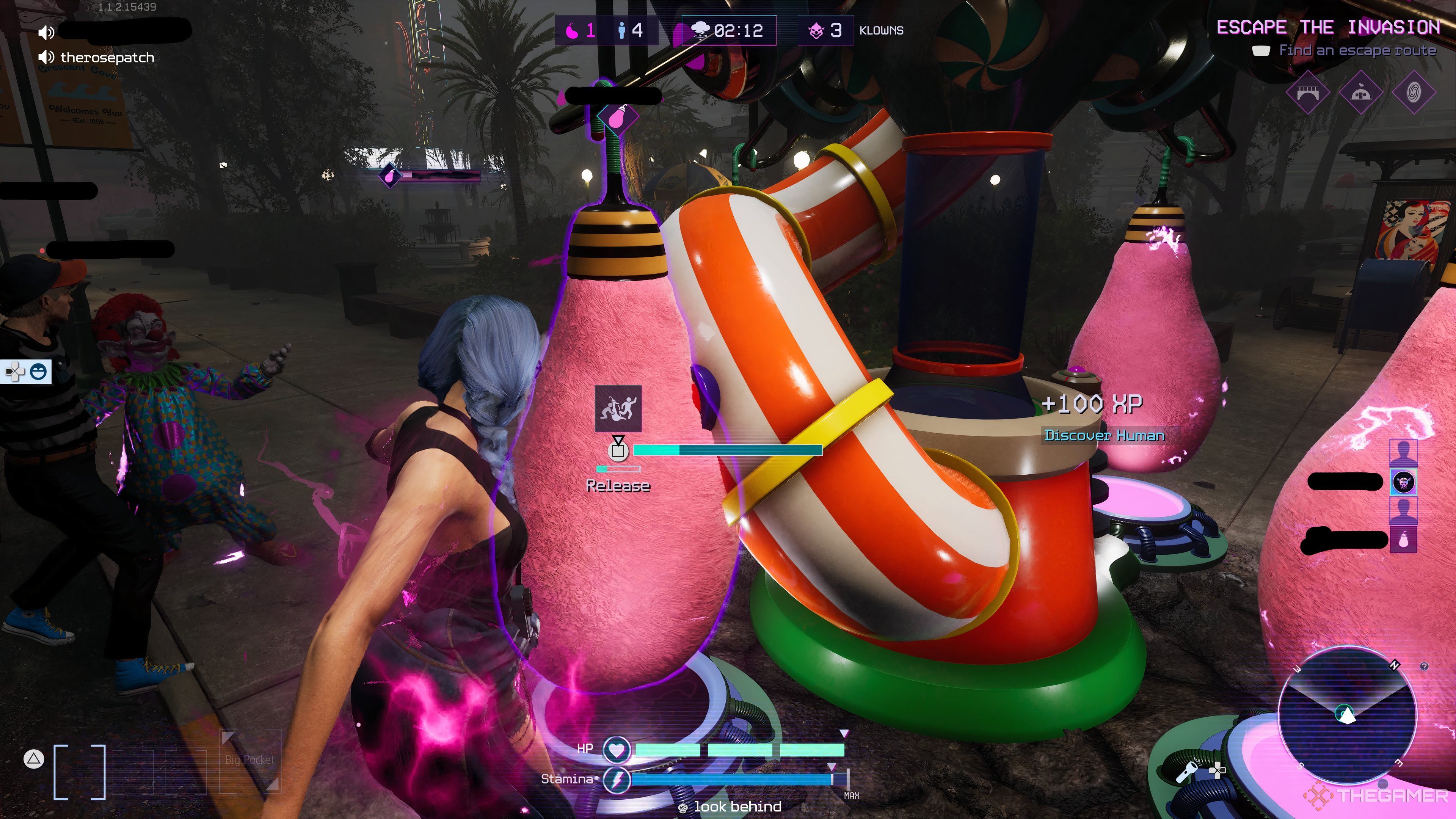 Liberar a un humano de un capullo que ha sido conectado a un generador Lackey en Killer Klowns From Outer Space: The Game.