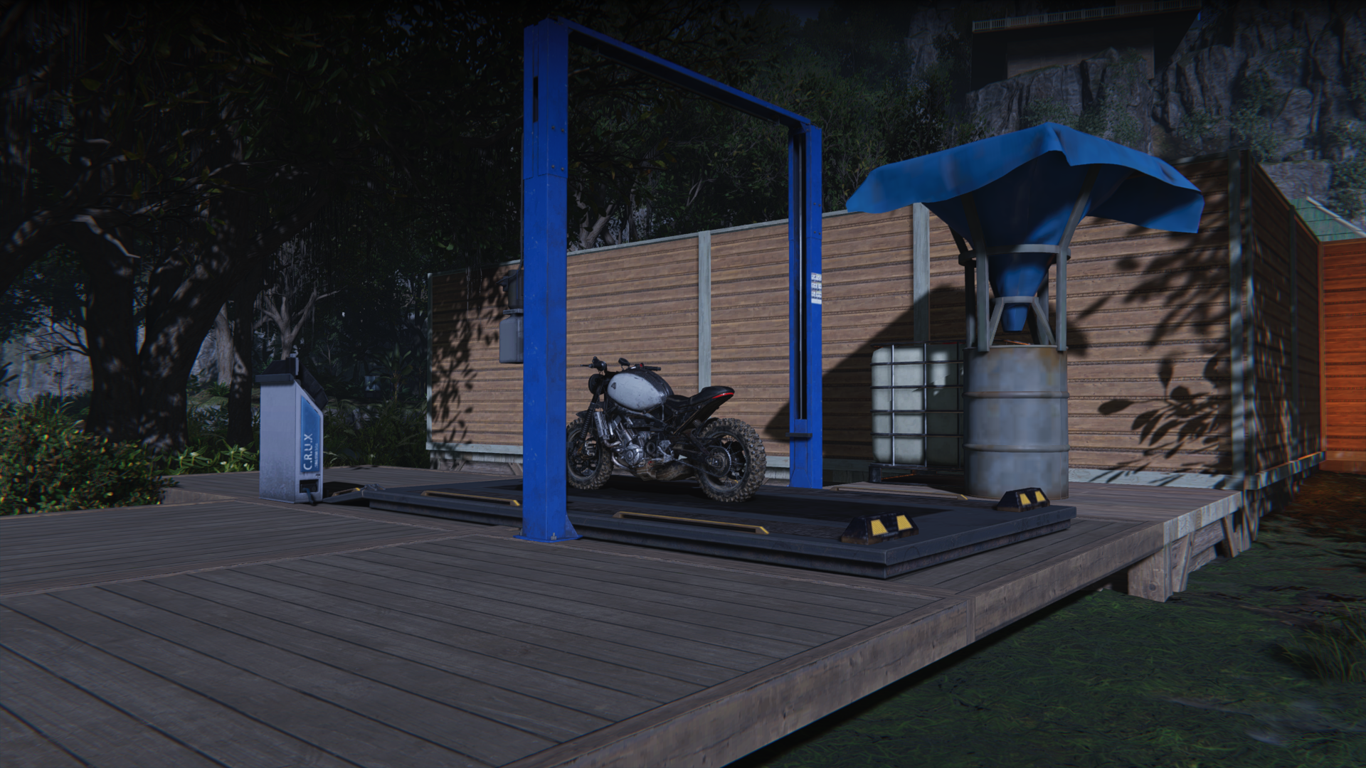 Once garaje humano con moto activa.