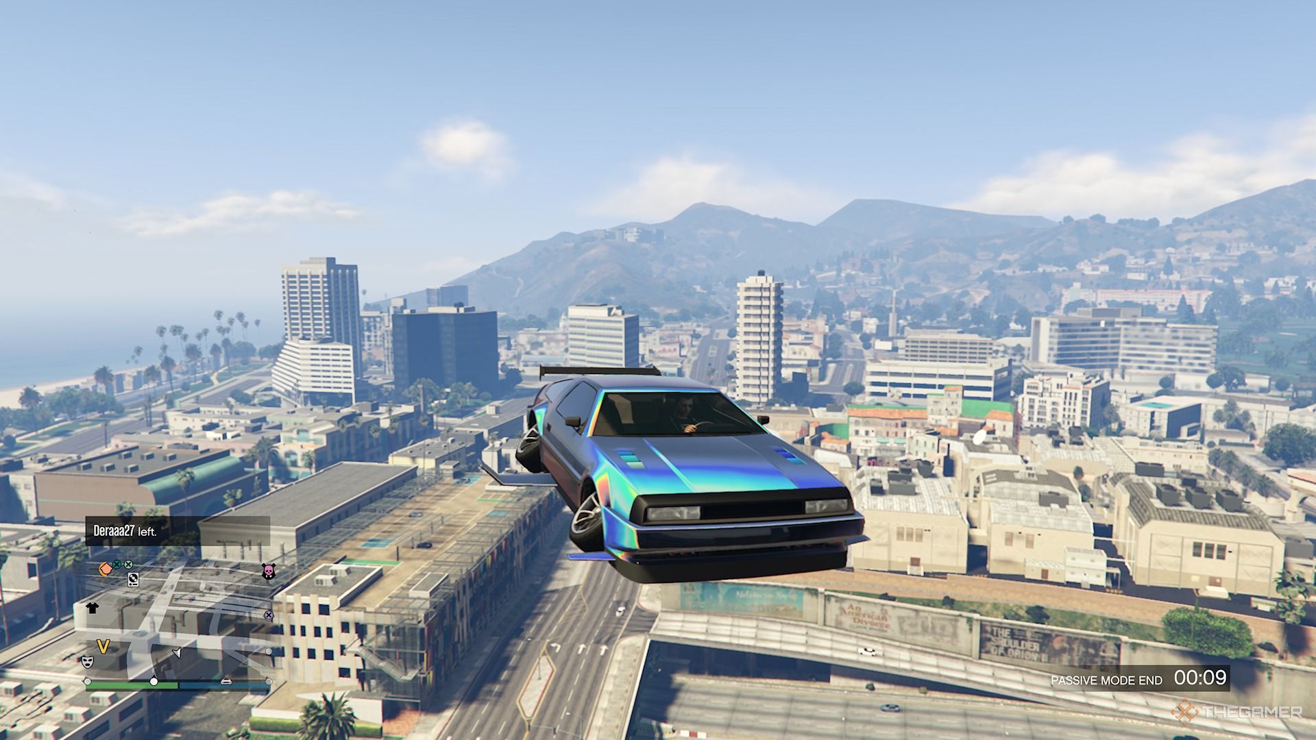 Volando el Deluxo sobre Los Santos en GTA Online en modo pasivo.