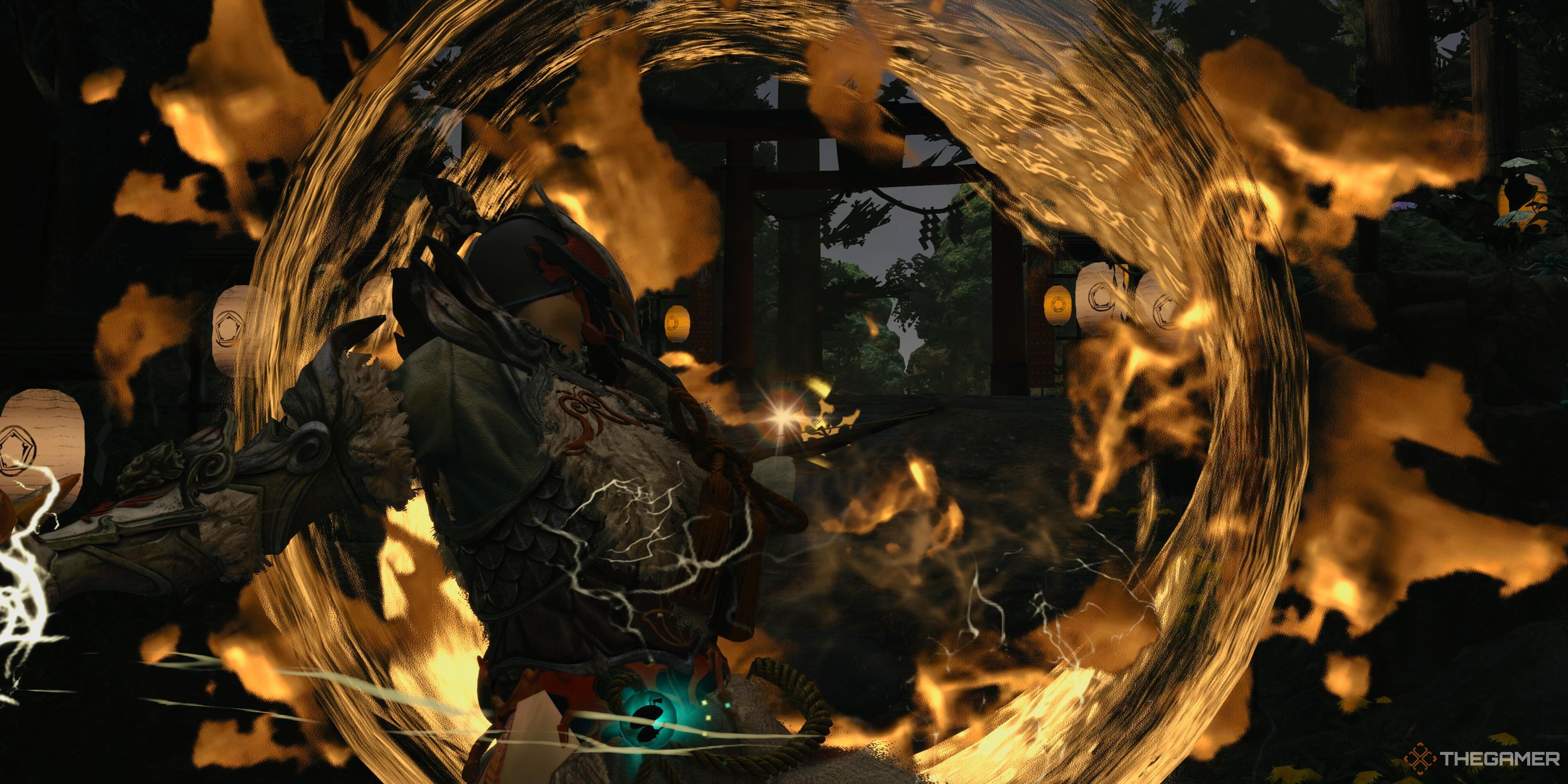 Soh dispara una flecha desde su arco mientras viste el atuendo de Amaterasu en la aldea Adashino en Kunitsu-Gami: el camino de la diosa.