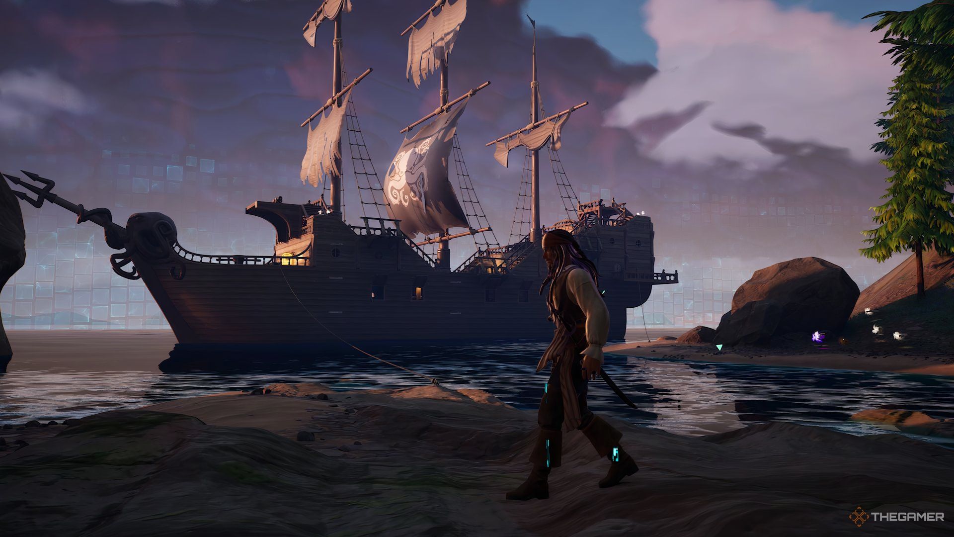 El capitán Jack Sparrow caminando por las costas cerca de la Perla Negra en Fortnite.