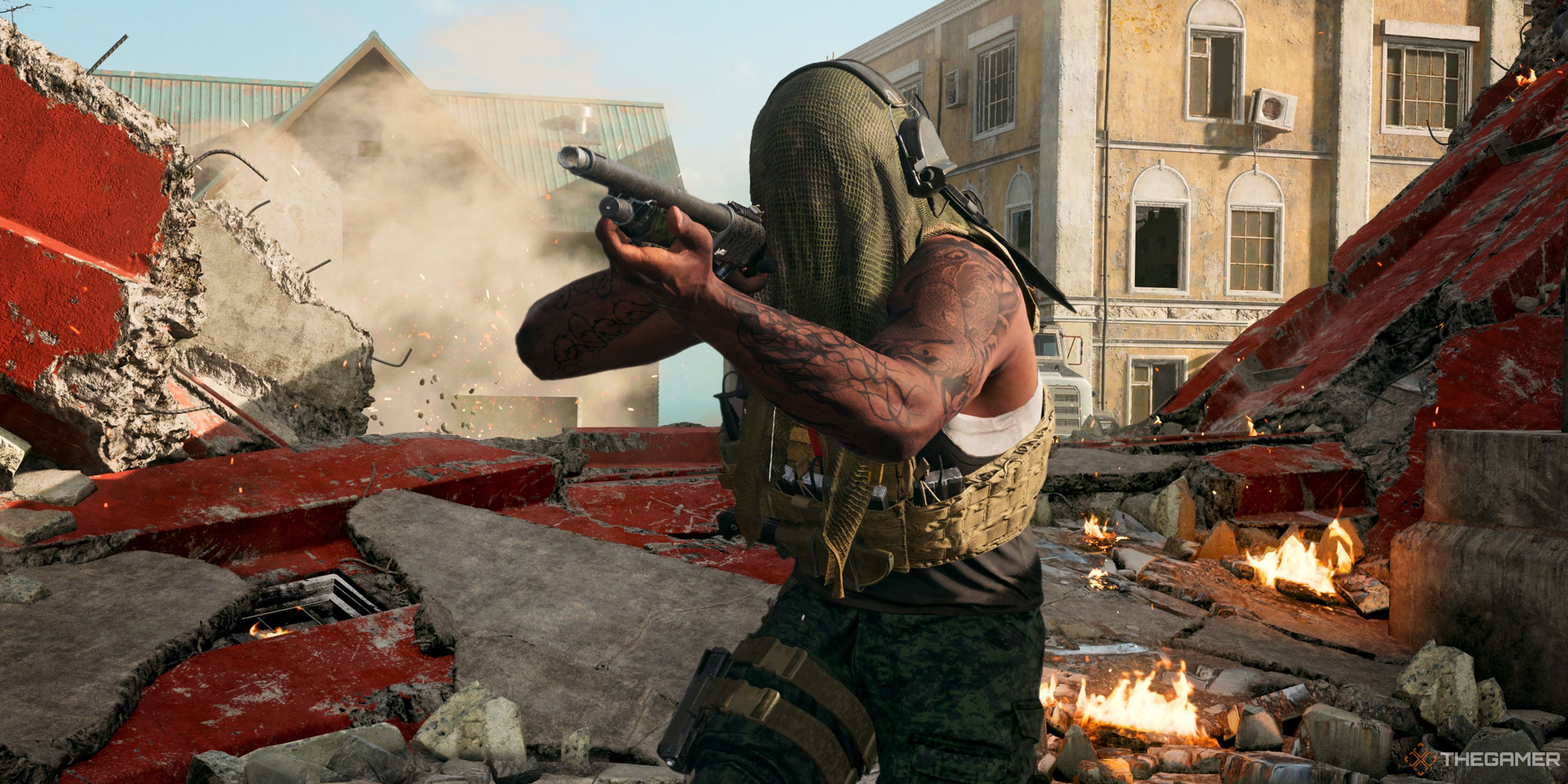 Operador de Modern Warfare 3 sosteniendo un arma en Warzone