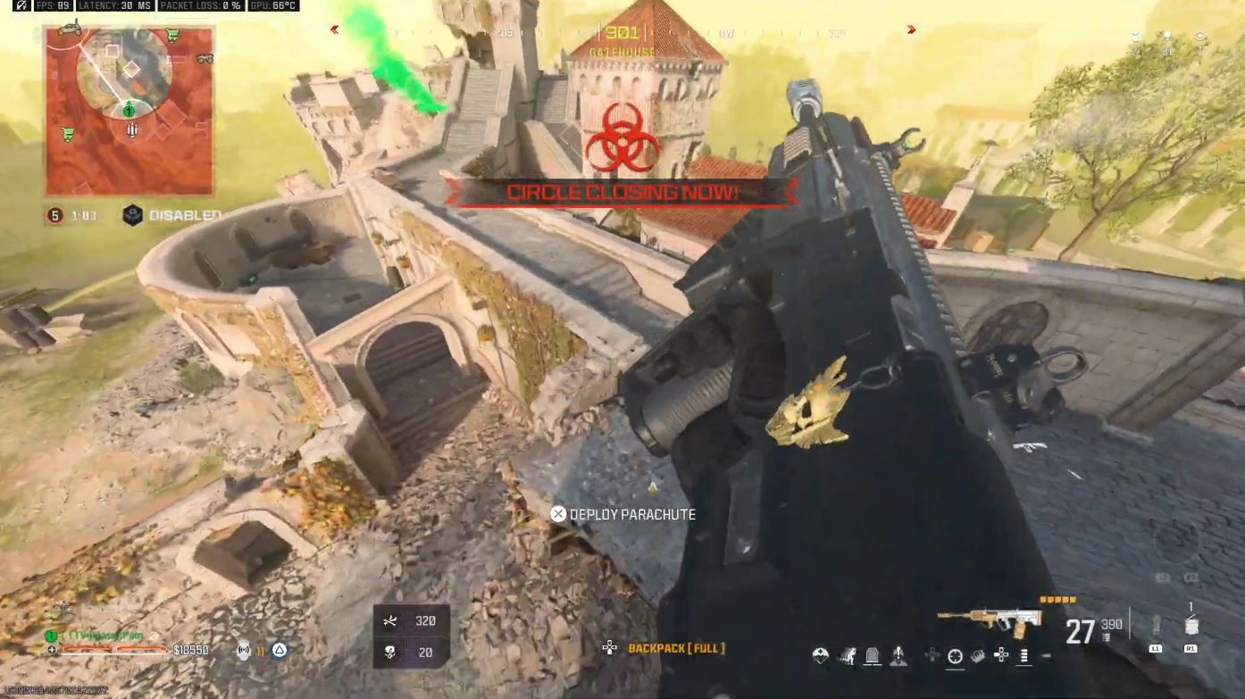 Jugador recargando el RAM7 mientras salta en Fortunes Keep en Call of Duty Warzone
