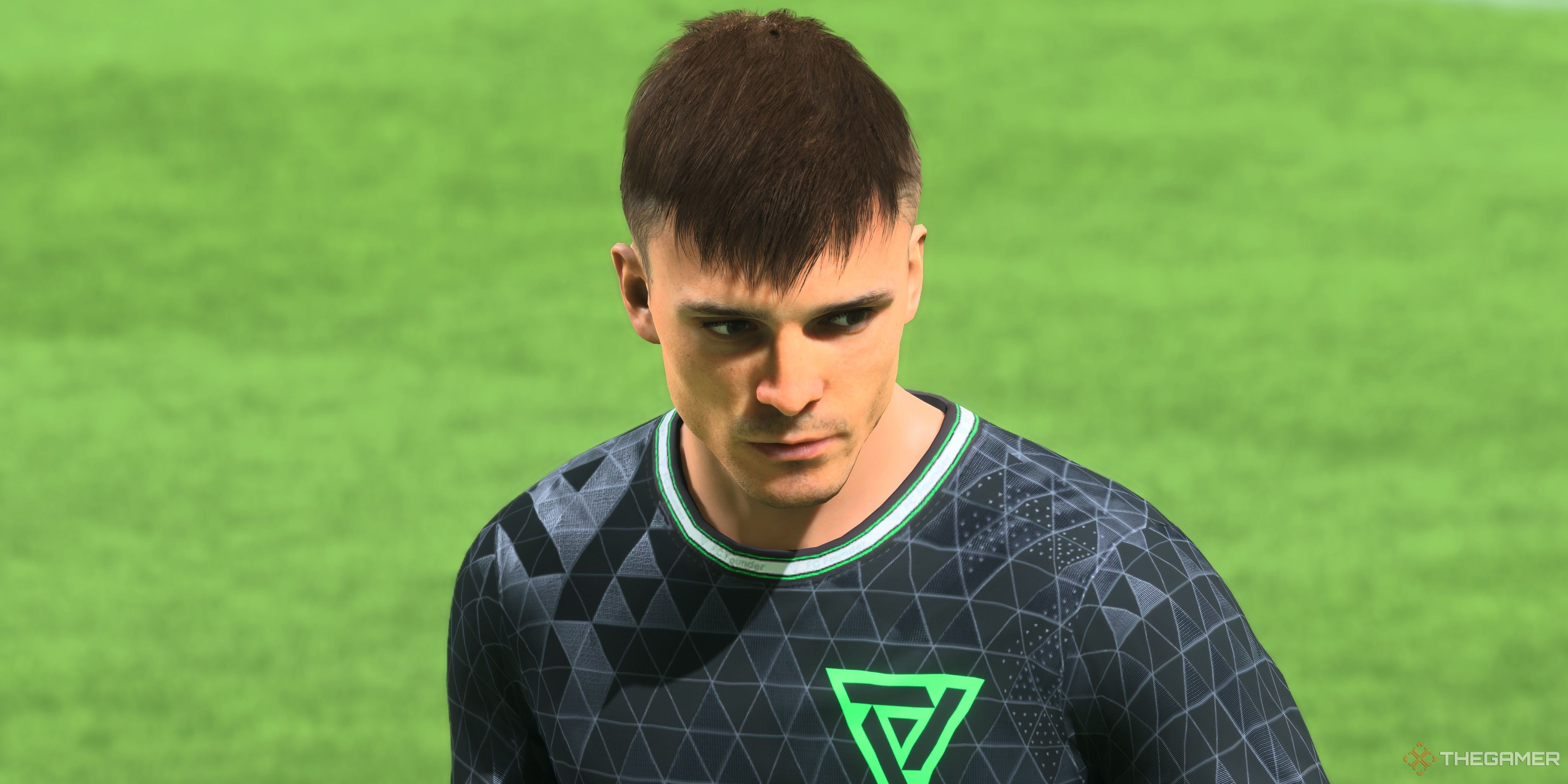João Palhinha observa un tiro libre en EA Sports FC 24.