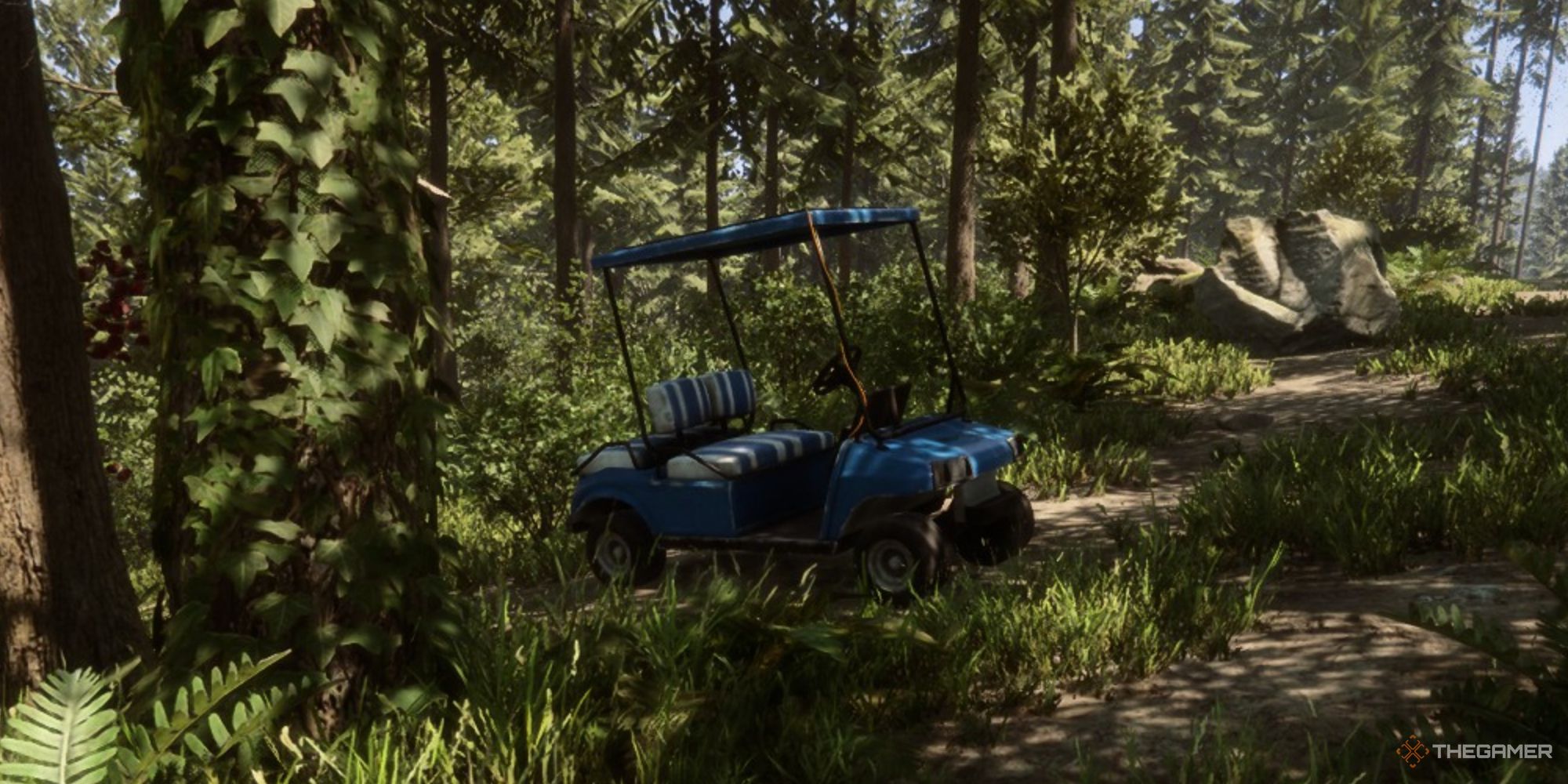 Una captura de pantalla de Sons of the Forest que muestra el carrito de golf bajo la sombra de algunos árboles en el bosque.