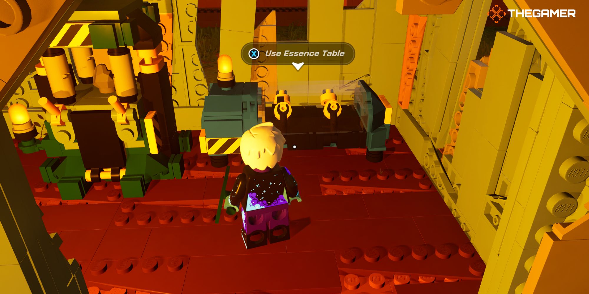 Lego Fortnite: De pie frente a la mesa de esencias