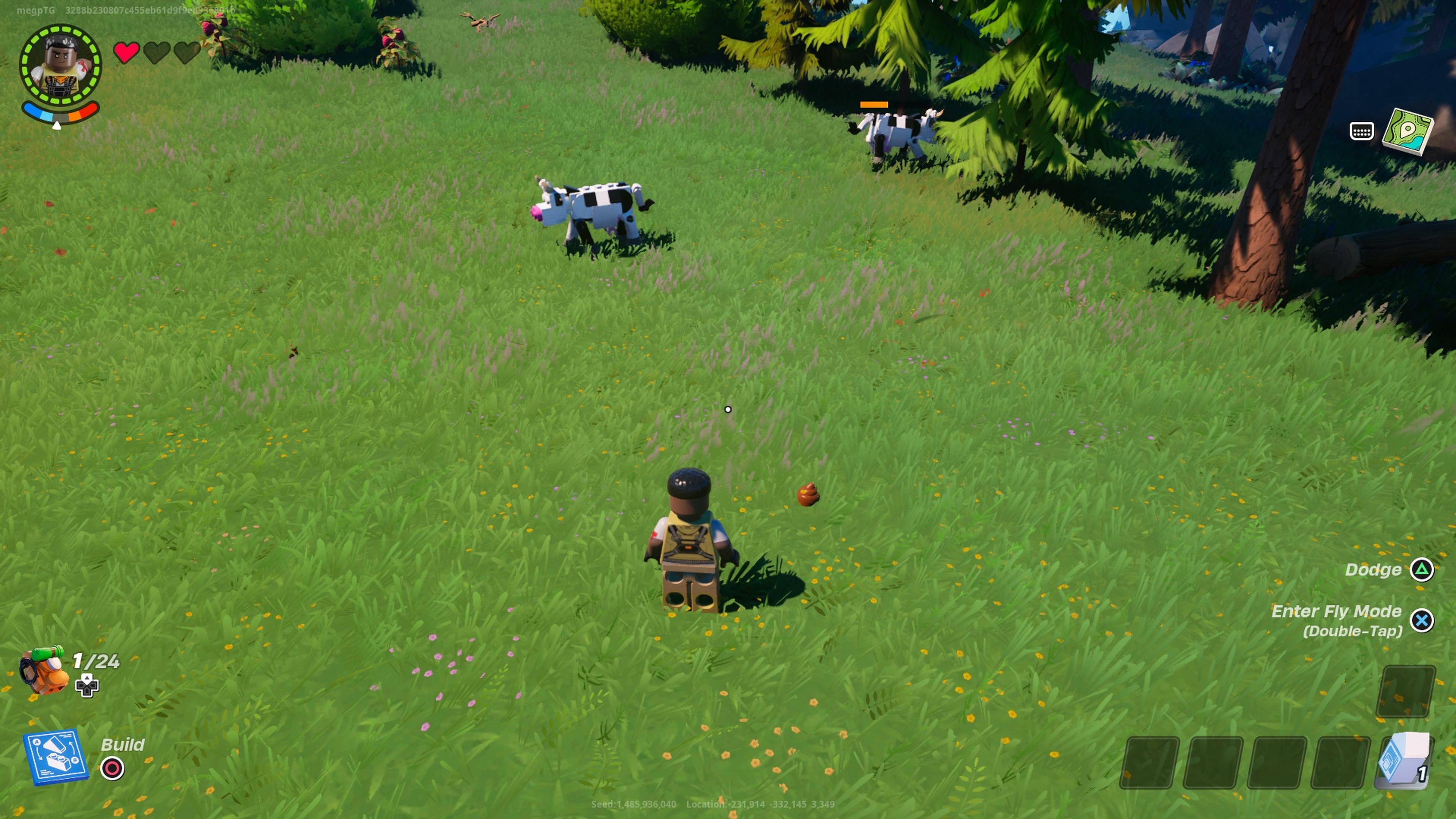 Alguien al lado de un fertilizante cerca de una vaca en Lego Fortnite.