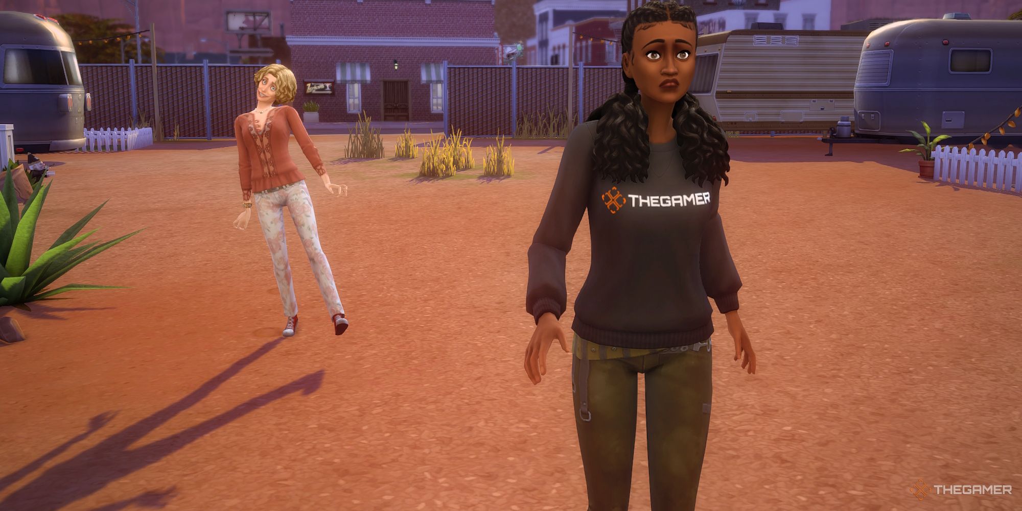 Un Sim huye de un zombie durante un desafío en Los Sims 4