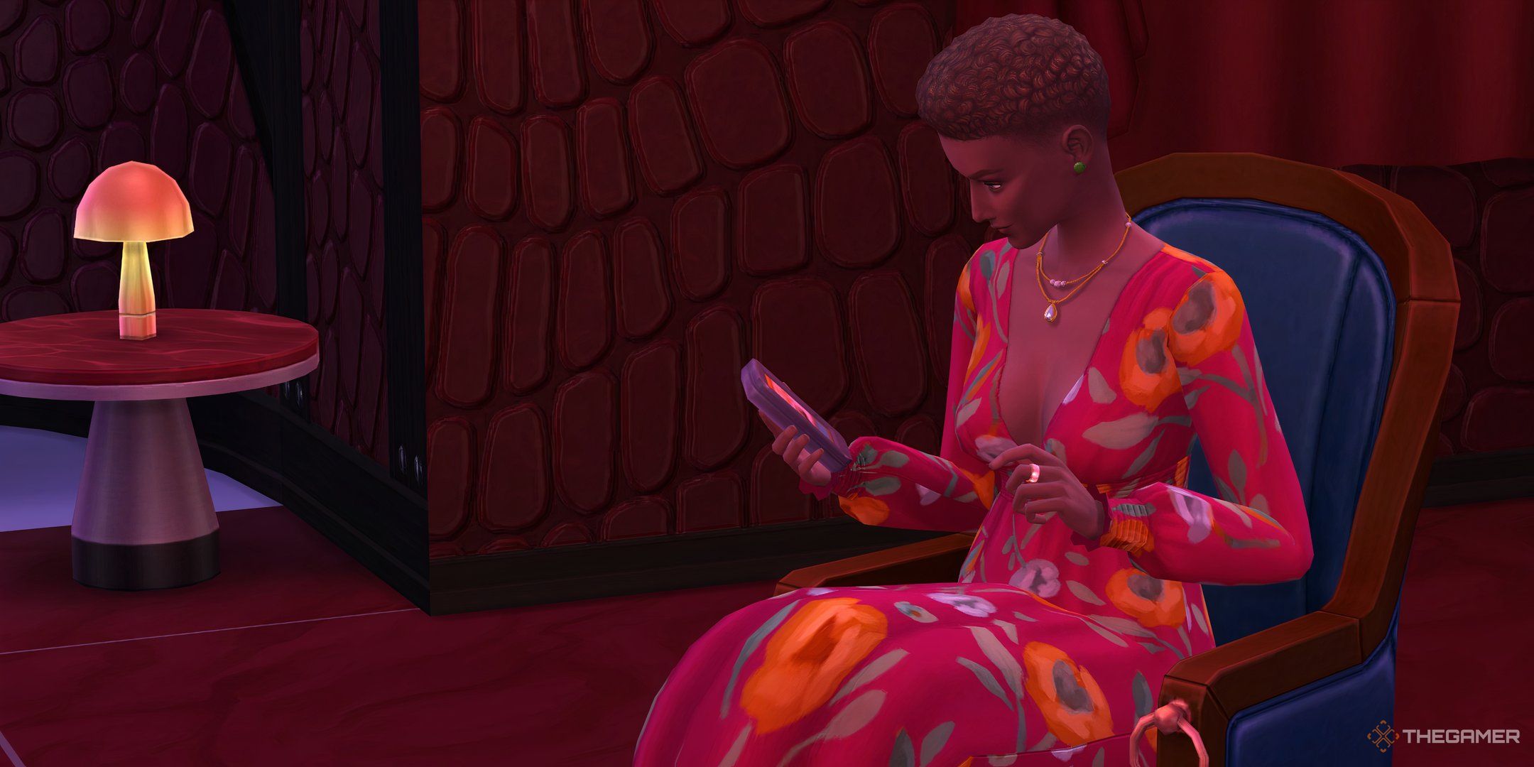 Un Sim usando el Rincón de Cupido en un club nocturno en Los Sims 4 Enamorados.