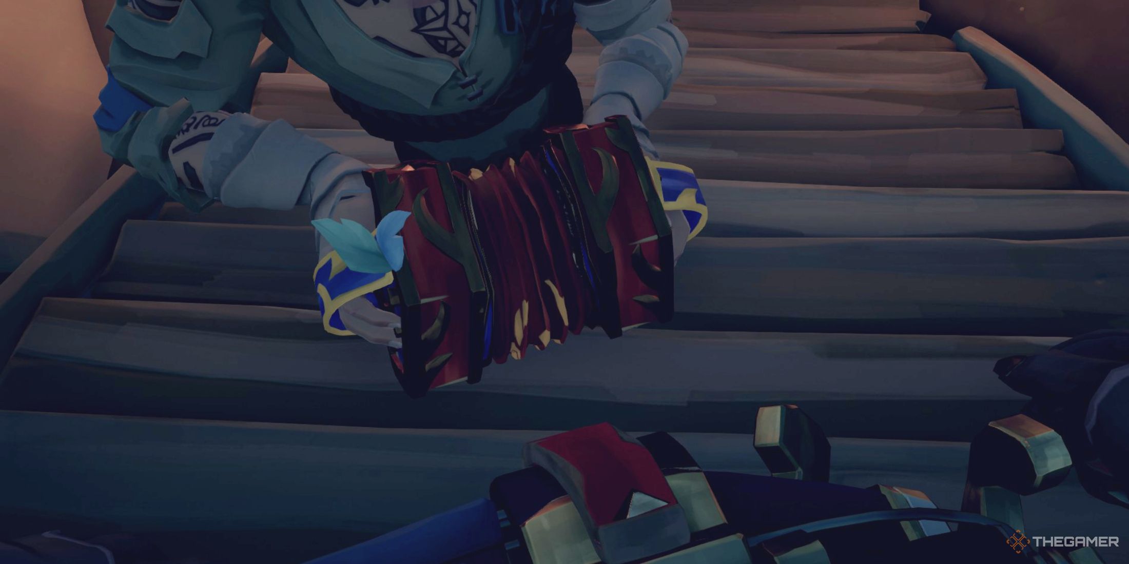Una captura de pantalla de Sea of ​​Thieves que muestra un primer plano de un pirata tocando un acordeón, pero solo se pueden ver el torso y las manos del pirata.