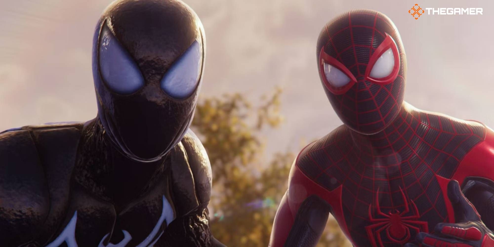 Peter y Miles con sus trajes en Spider-Man 2