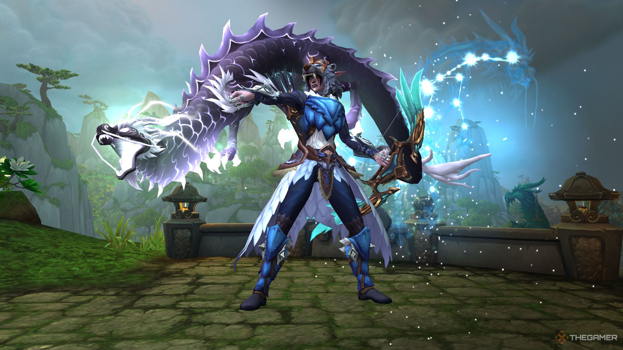 Un cazador posando con dos mascotas serpientes nimbo en World of Warcraft.
